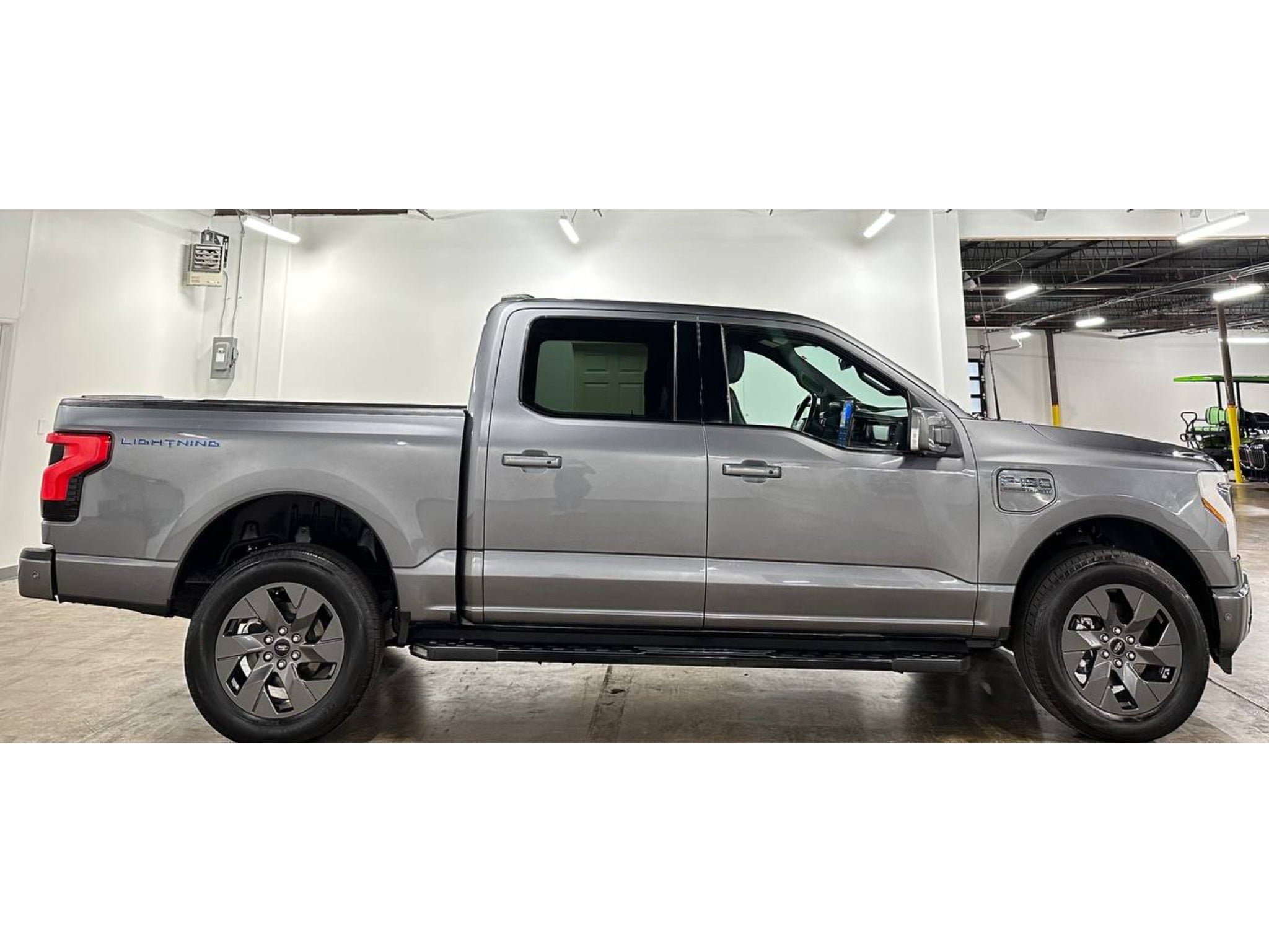 2022 Ford F-150 Lightning LARIAT