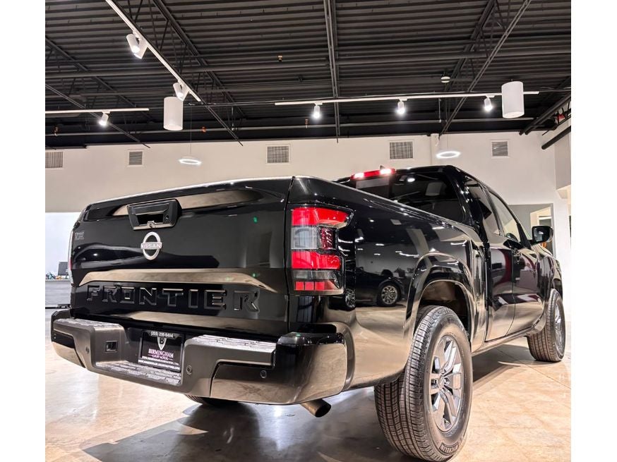 2025 Nissan Frontier SV