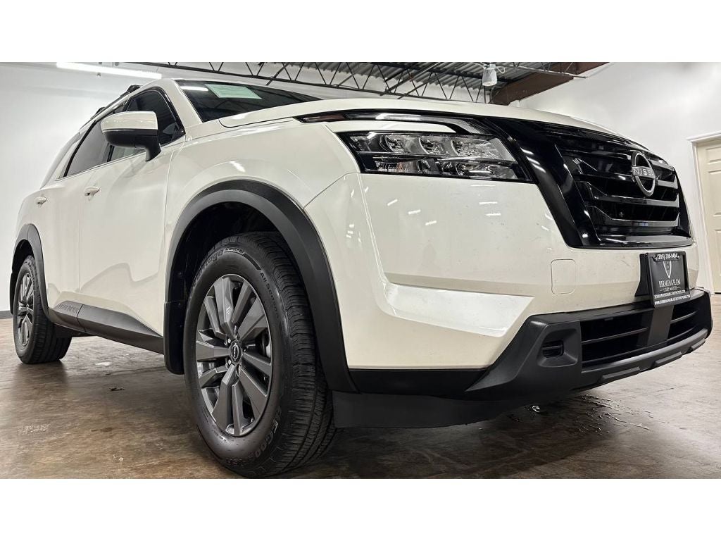 2022 Nissan Pathfinder SV
