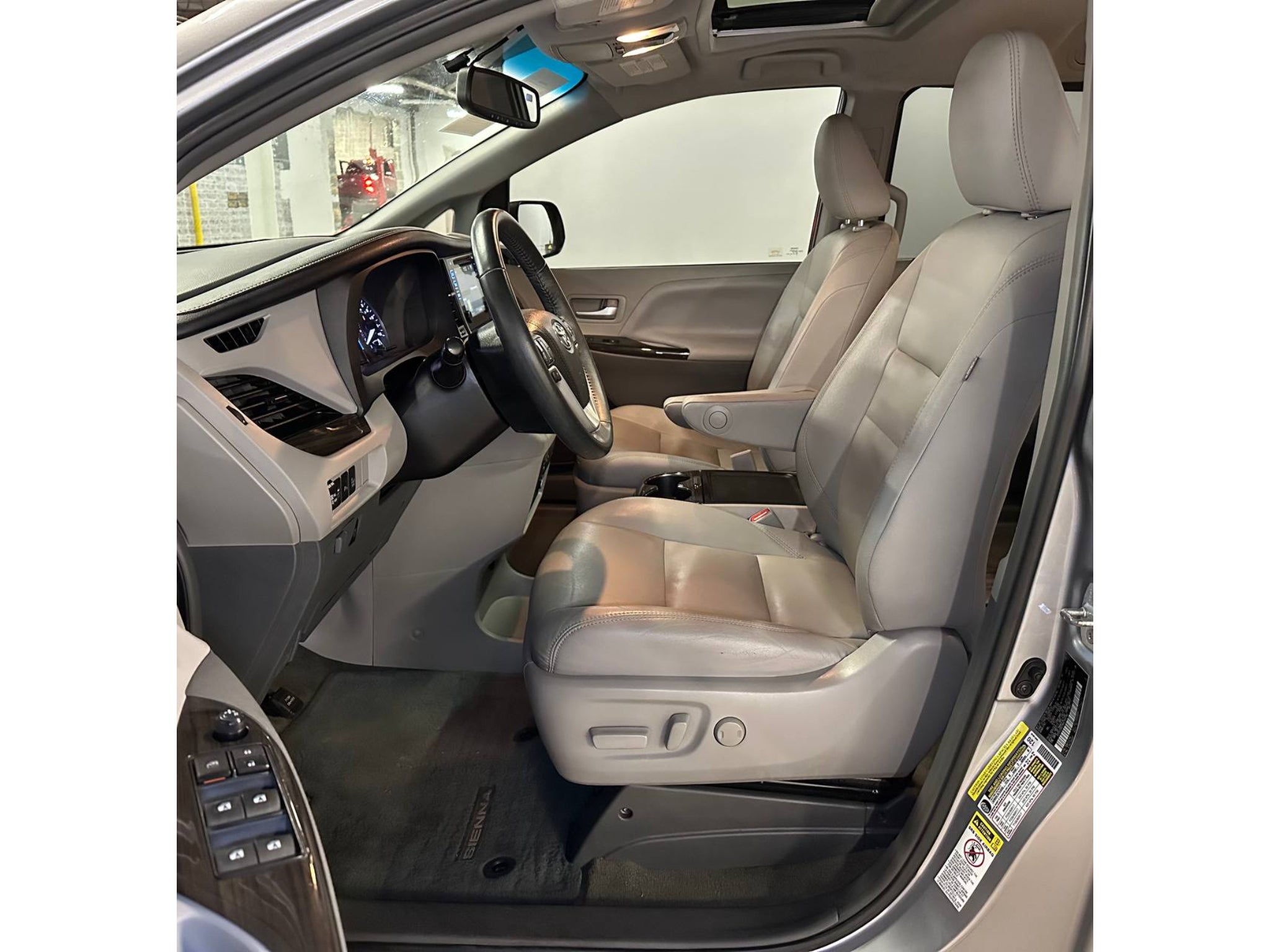 2017 Toyota Sienna XLE