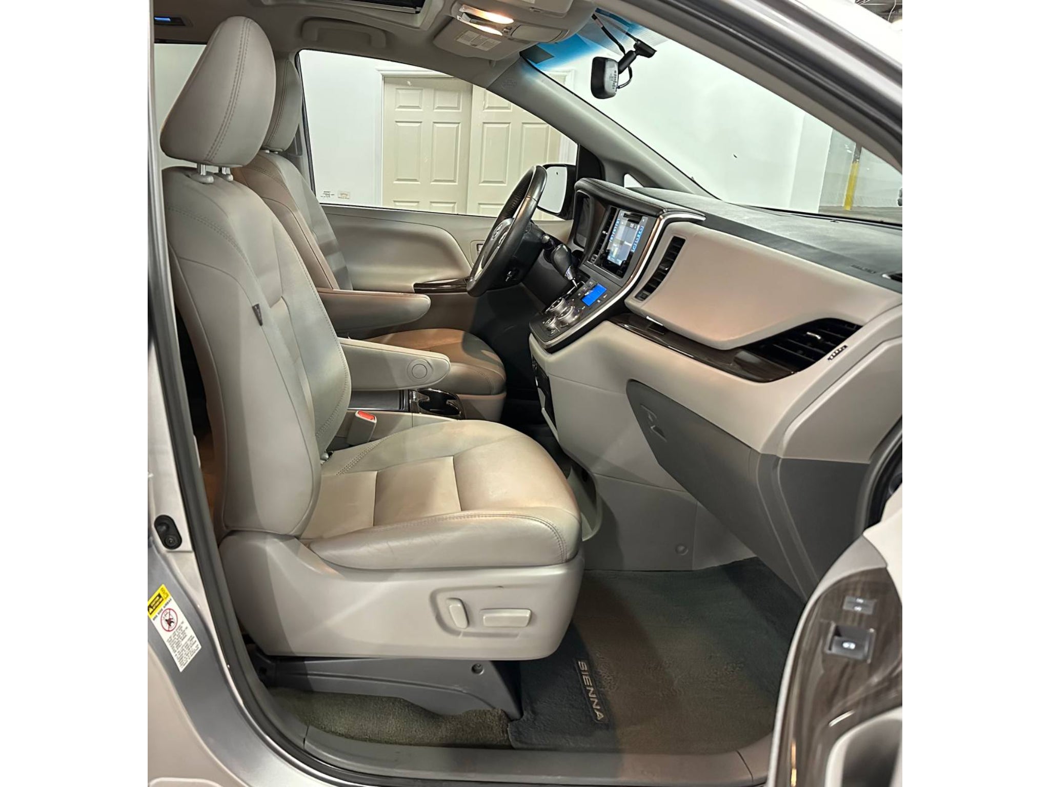 2017 Toyota Sienna XLE