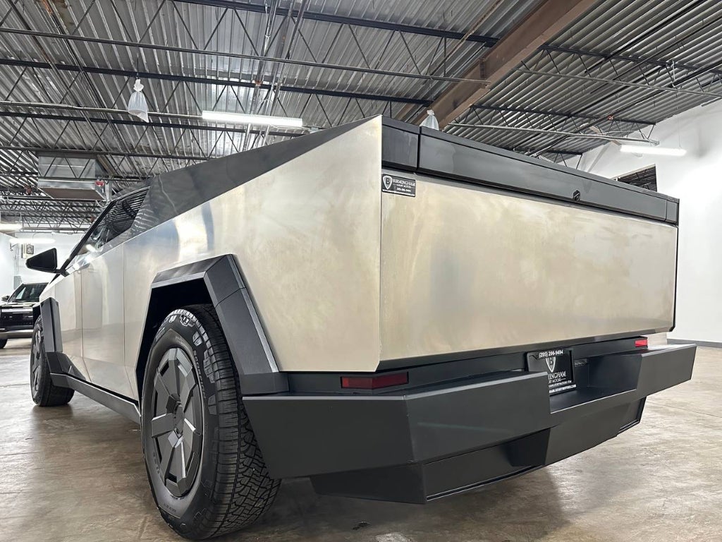 2025 Tesla Cybertruck Crew Cab Medium Bed
