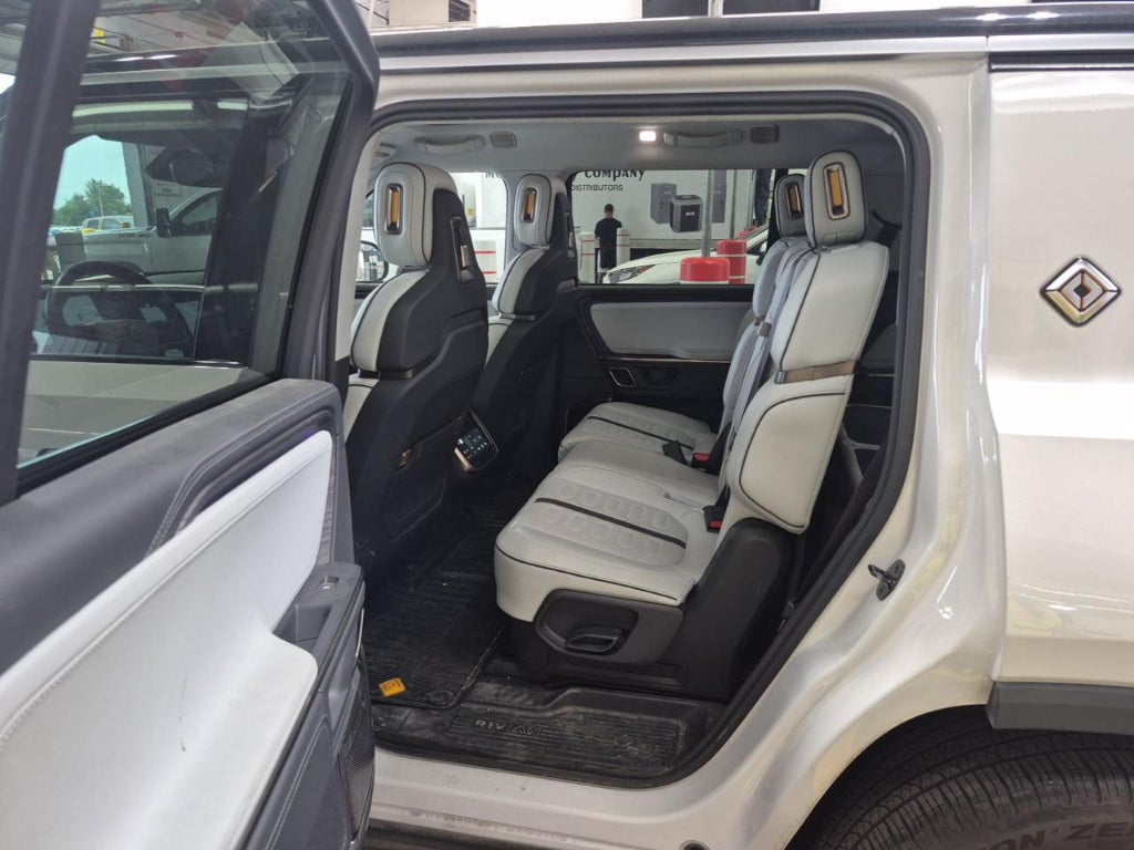 2024 Rivian R1S Adventure
