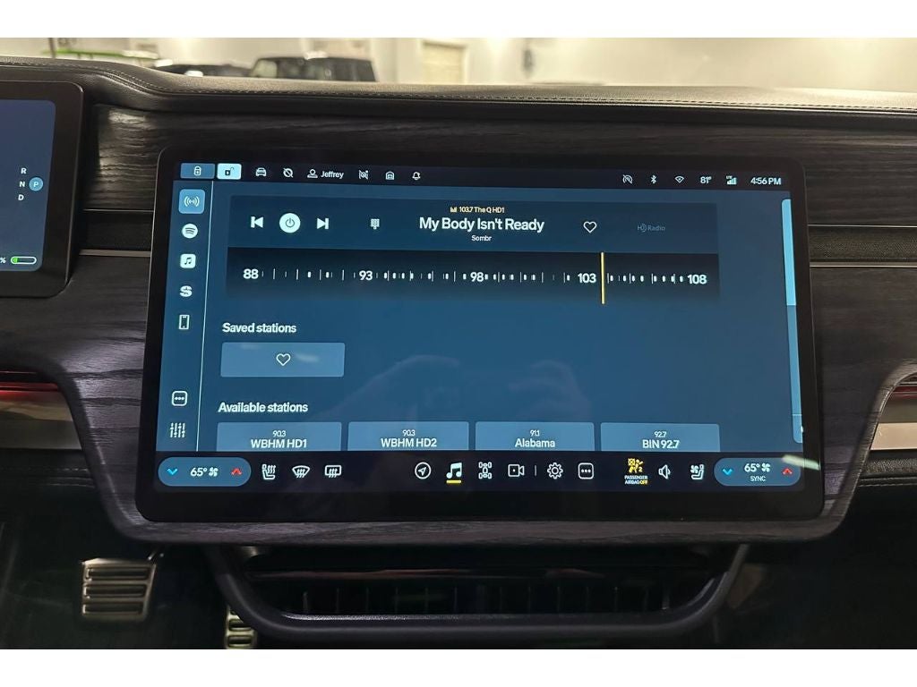 2024 Rivian R1S Adventure