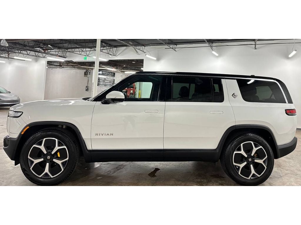 2024 Rivian R1S Adventure
