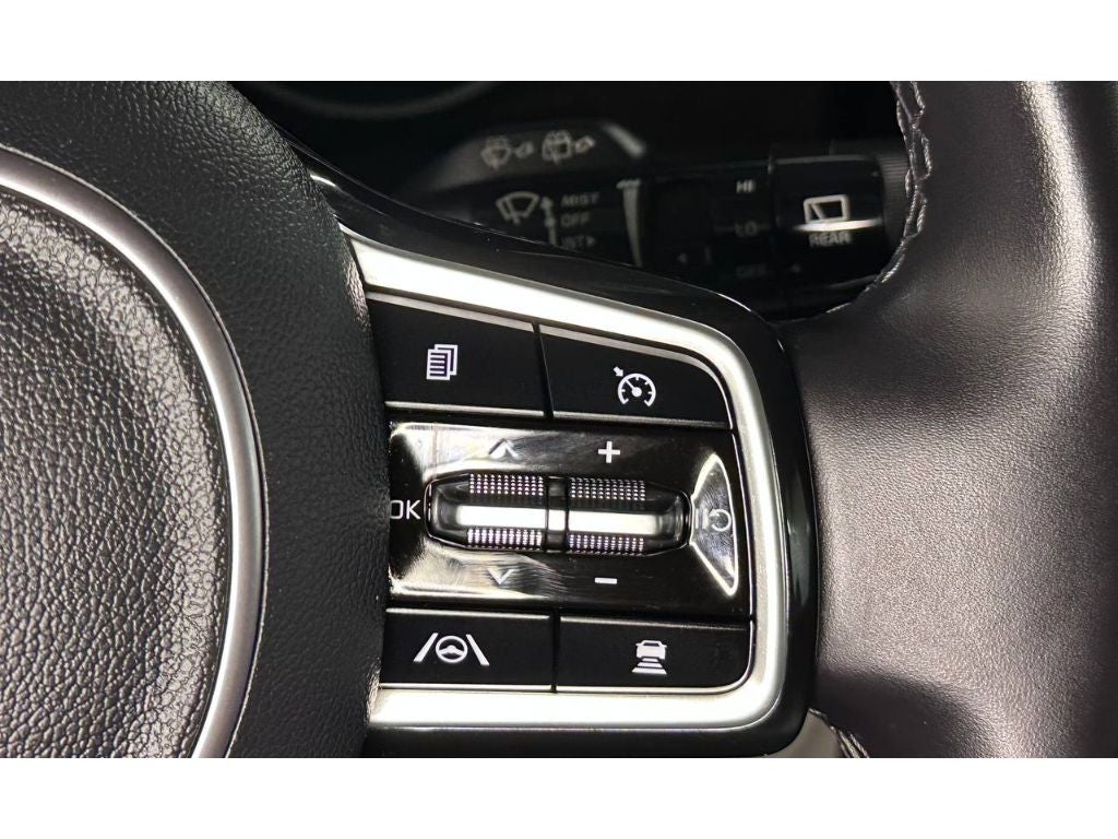 2023 Kia Carnival EX