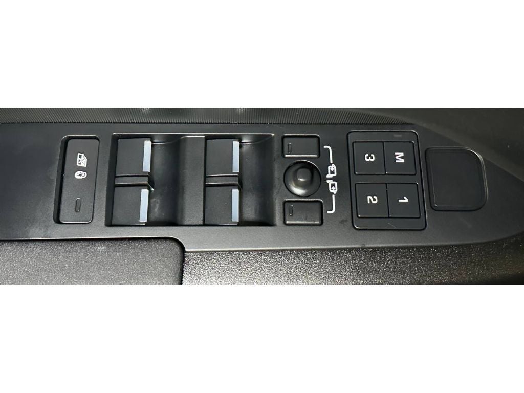 2023 Land Rover Defender 110 XS