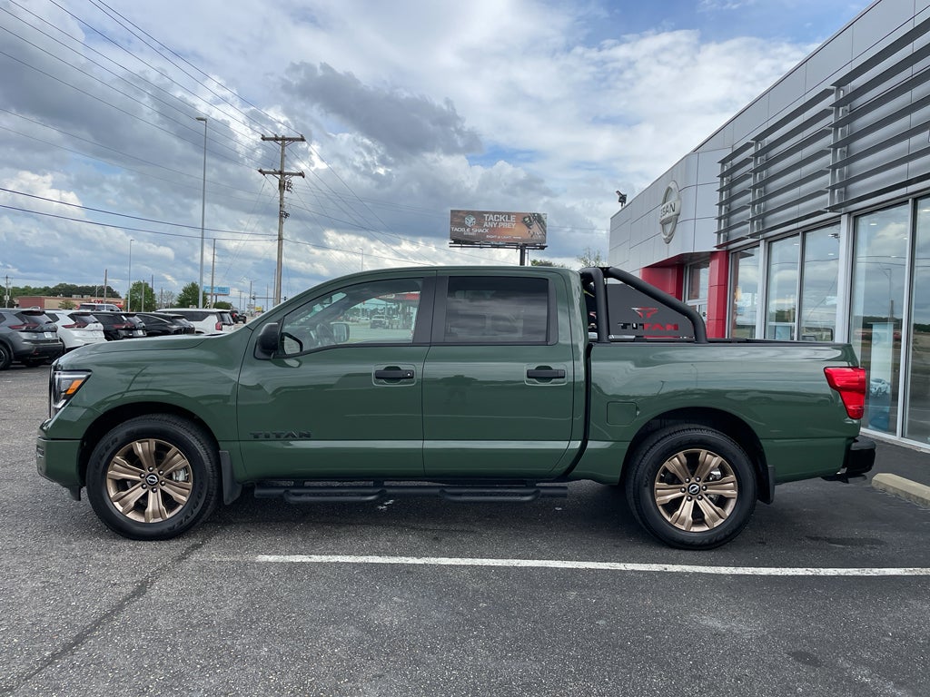 2024 Nissan Titan SV