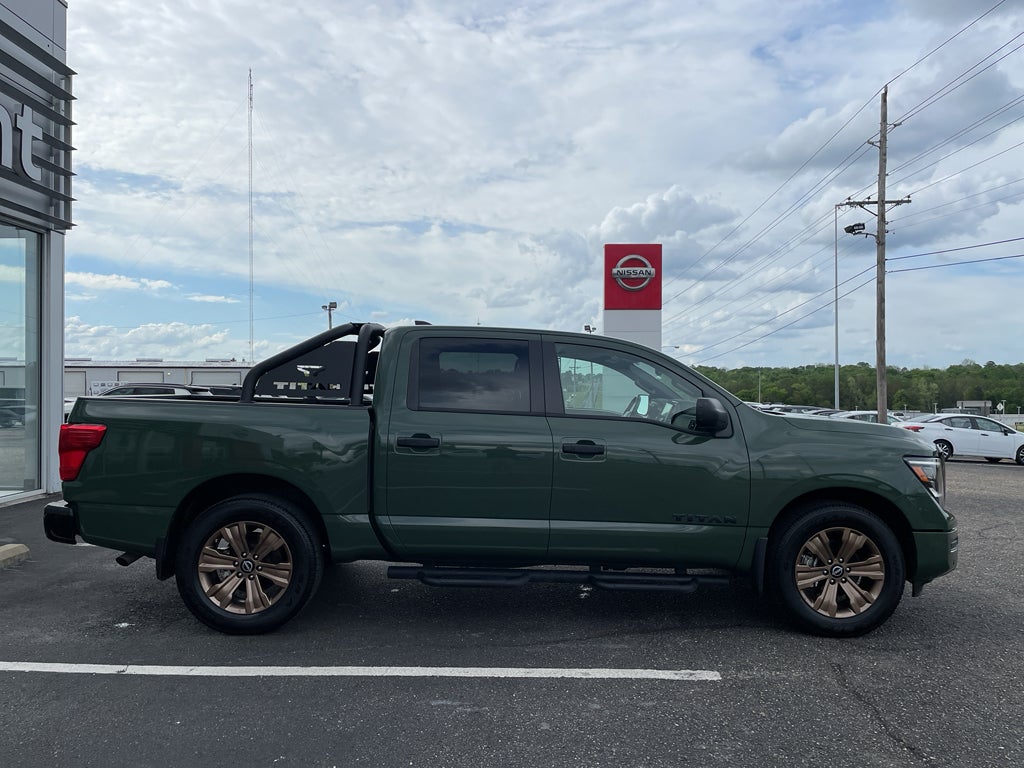 2024 Nissan Titan SV