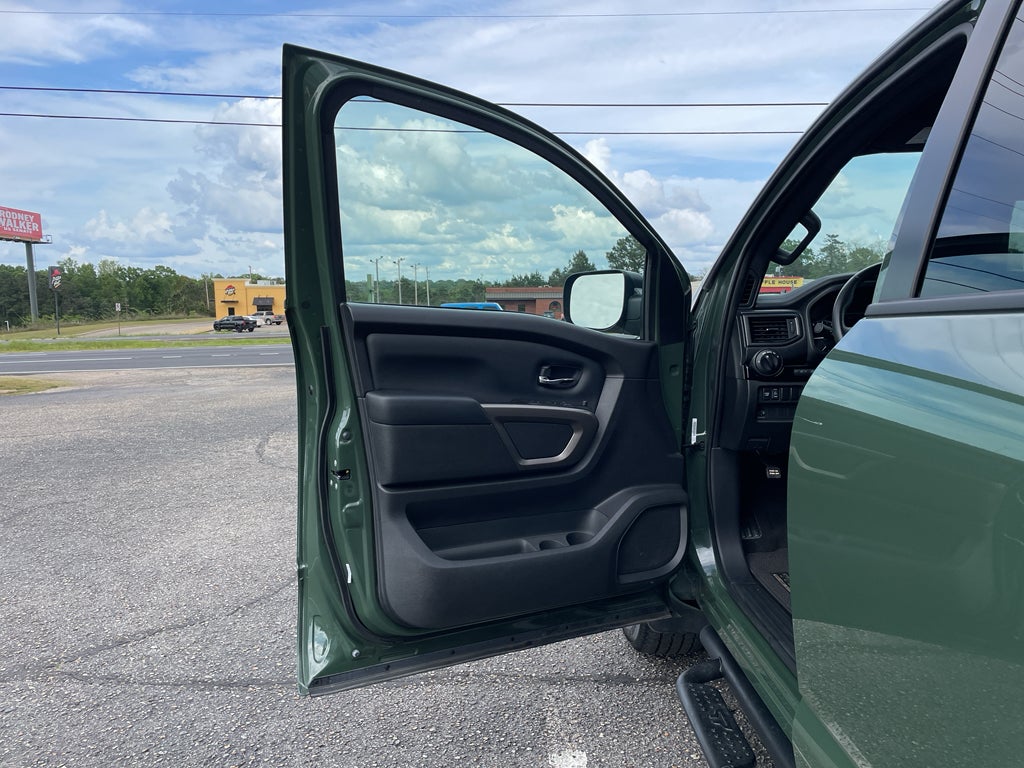 2024 Nissan Titan SV