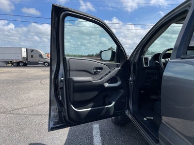 2024 Nissan Frontier SL