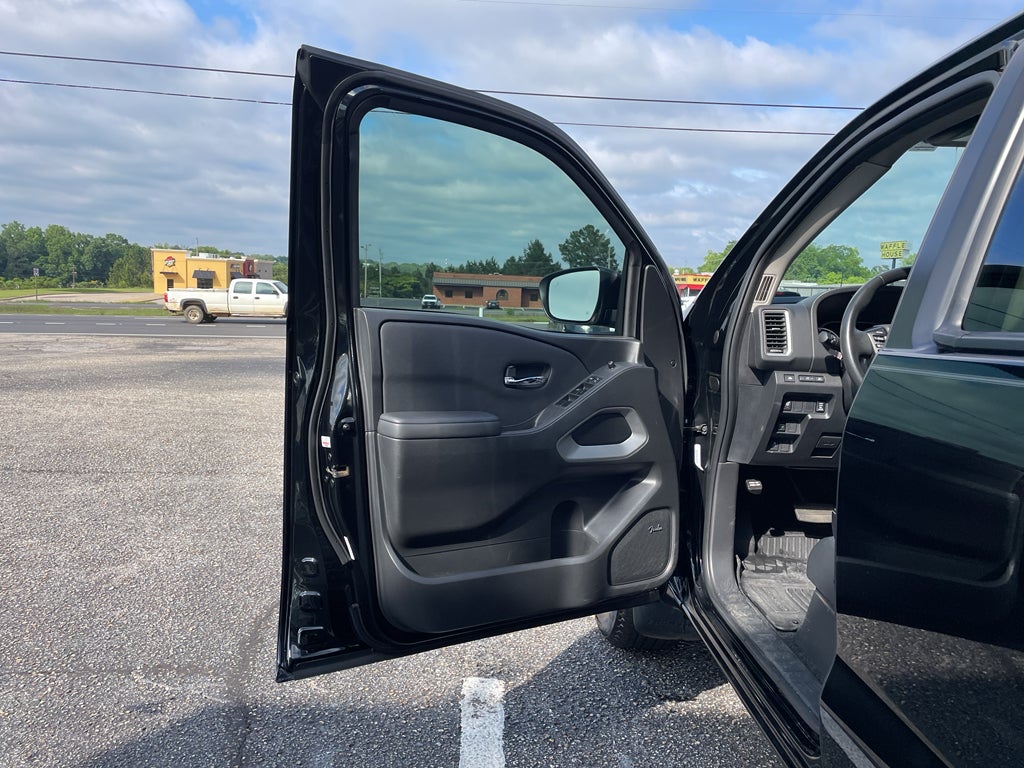 2024 Nissan Frontier SL