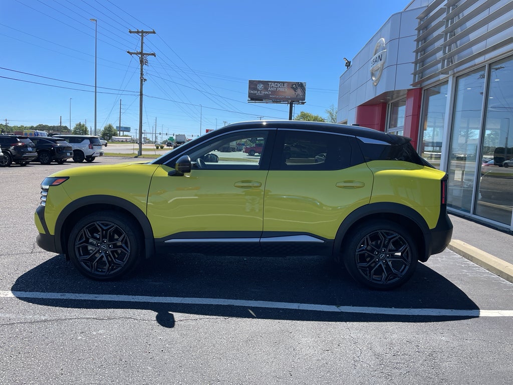 2025 Nissan Kicks SR