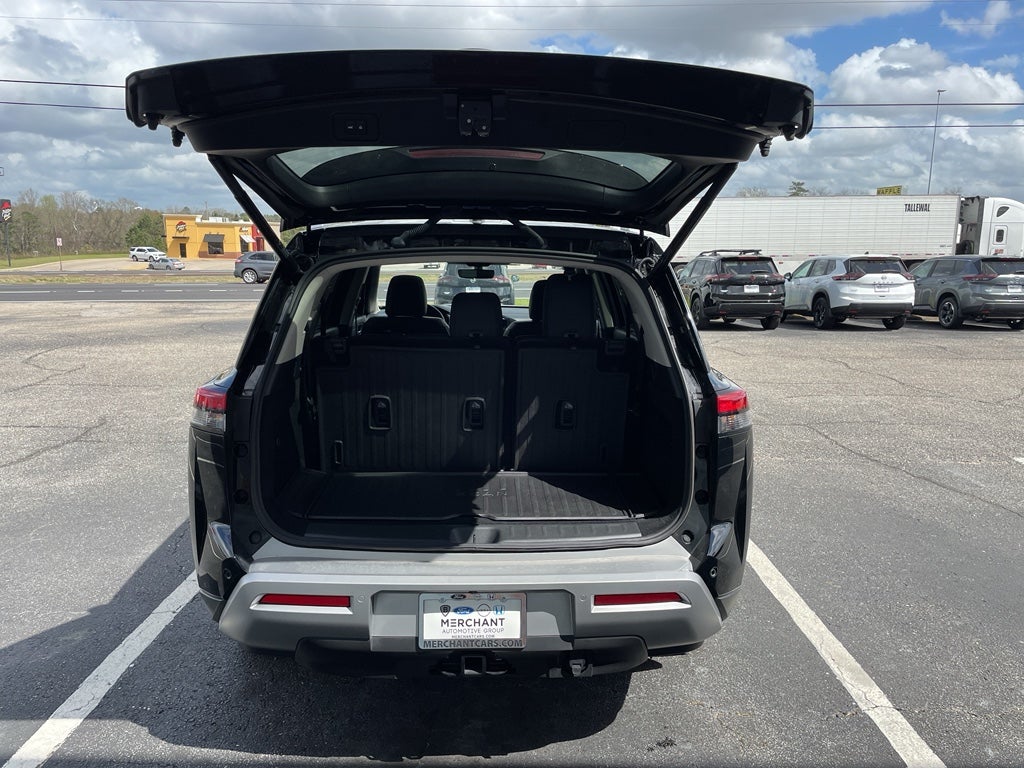 2025 Nissan Pathfinder SL