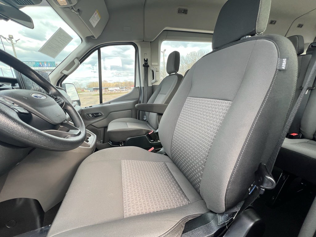 2023 Ford Transit Wagon XLT