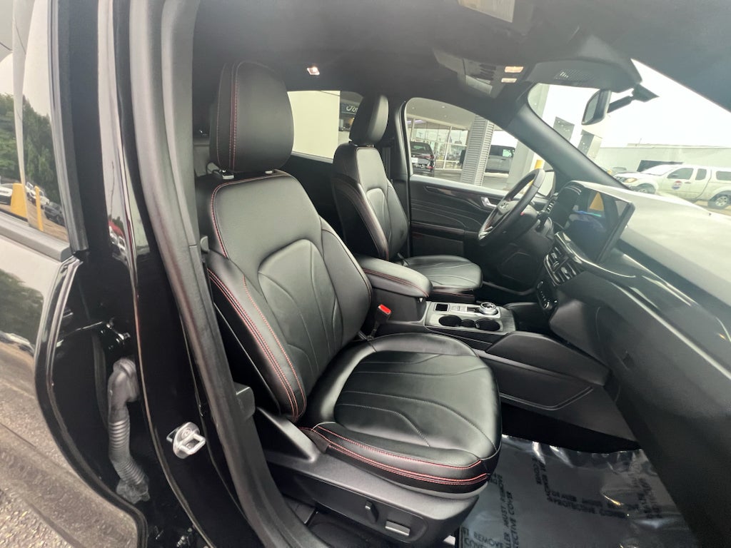 2025 Ford Escape ST-Line Elite