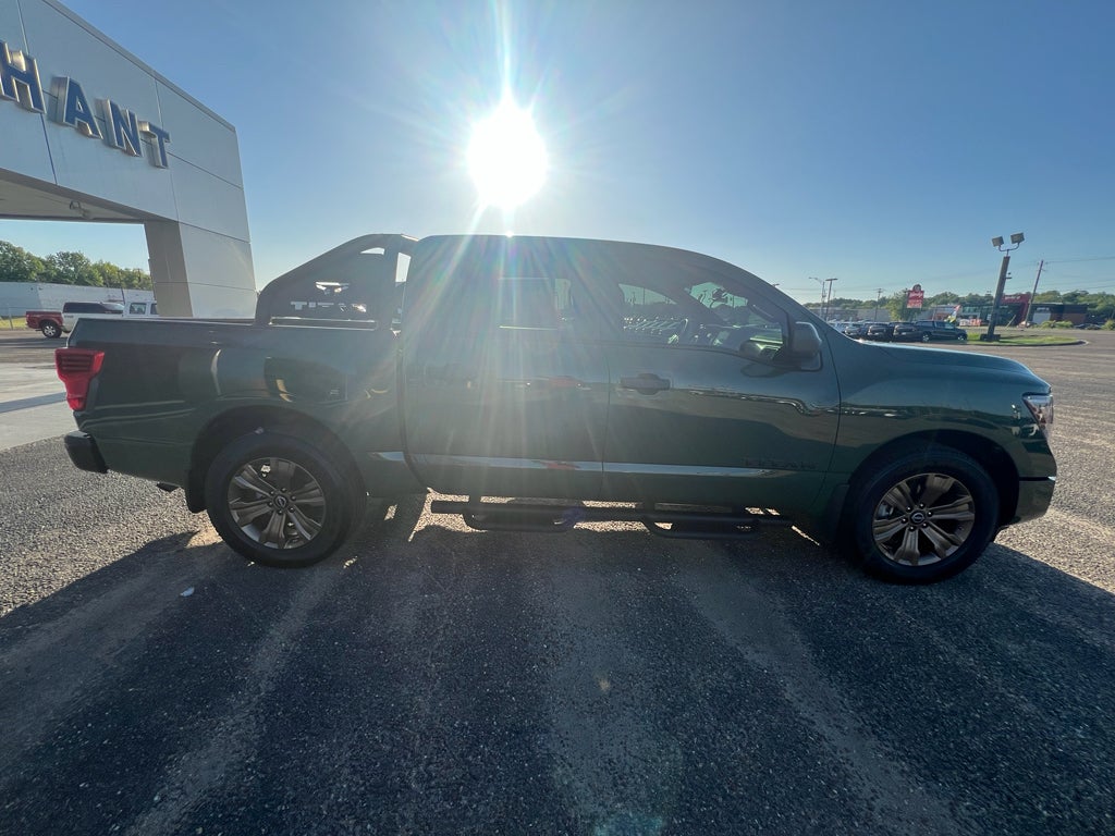 2024 Nissan Titan SV