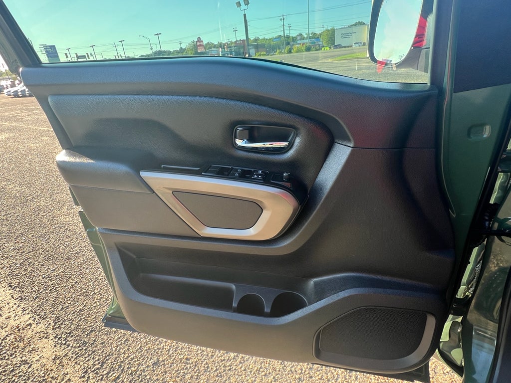 2024 Nissan Titan SV