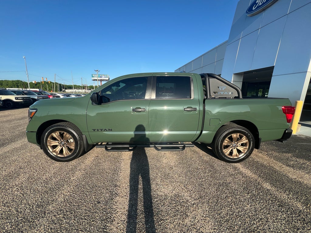2024 Nissan Titan SV