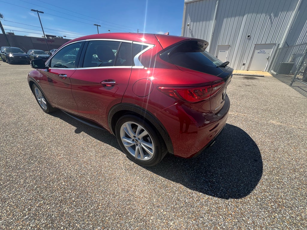2018 INFINITI QX30 Luxury